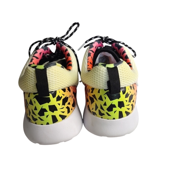 Nike White Roshe Running Shoes Sneakers Lace Up breathable Sz 7Y Youth Girls 7 - Picture 4 of 9